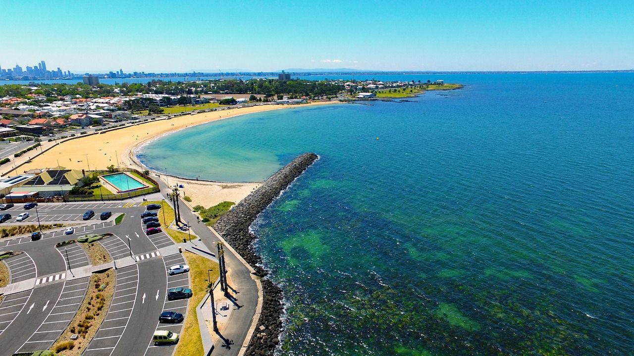 view of williamstown: melbourne brokers help homebuyers to live in these suburbs near excellent Melbourne schools.